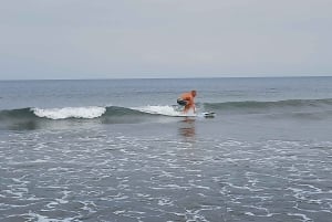 Experiencia de surf y yoga en Gran Canaria: olas, bienestar y naturaleza