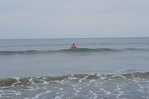 Experiencia de surf y yoga en Gran Canaria: olas, bienestar y naturaleza