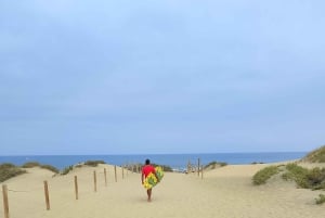 Experiencia de surf y yoga en Gran Canaria: olas, bienestar y naturaleza