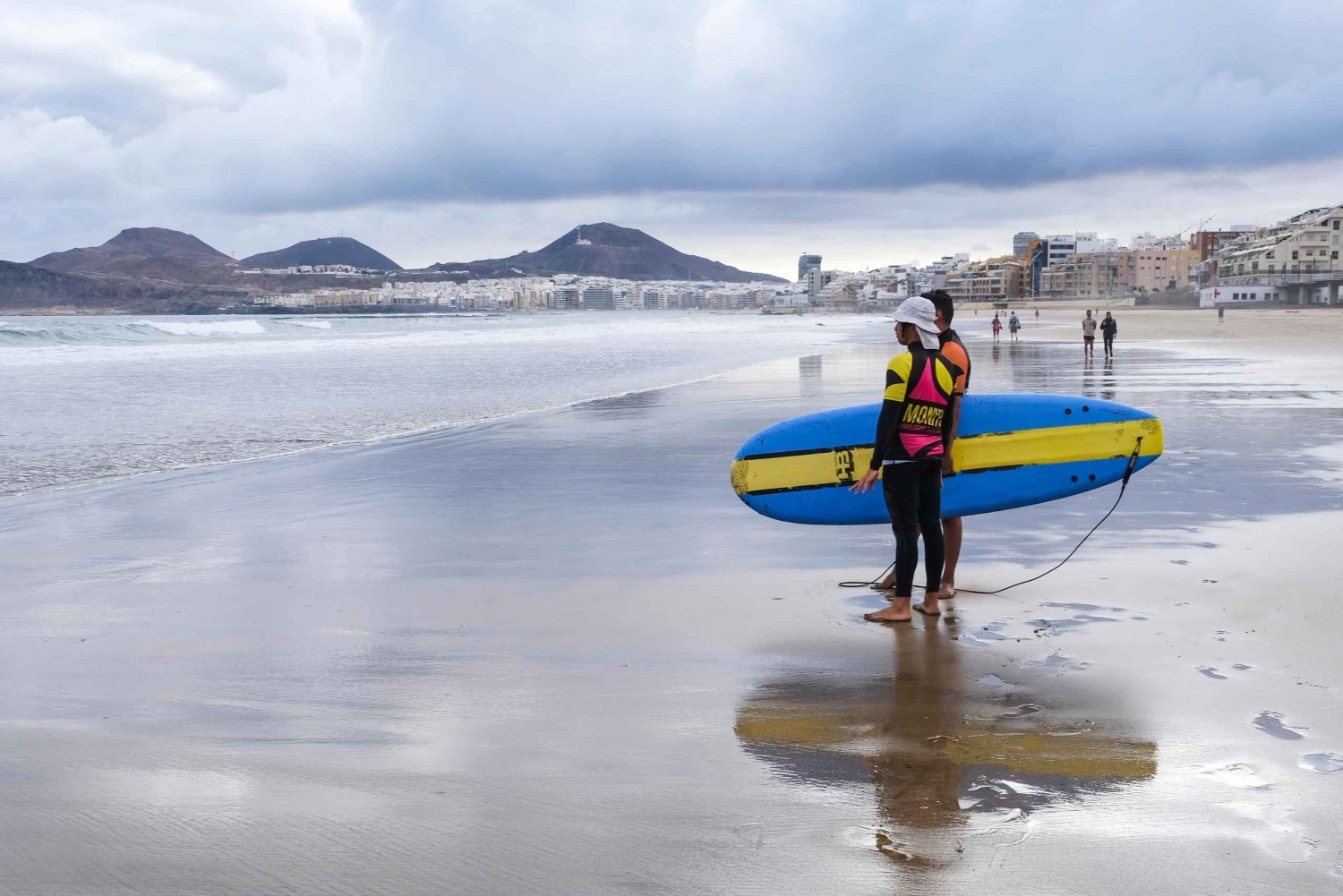 Clases de surf en la Playa de Las Canteras