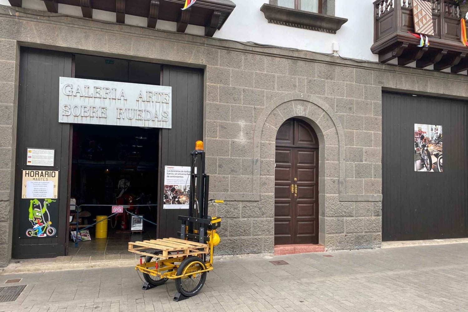 Teror: Visit to Art on Wheels Gallery