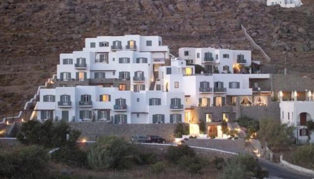 Pelican Bay Art Hotel