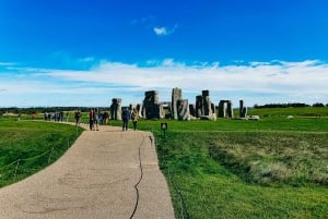 From London: Stonehenge and Bath Day Trip with Ticket