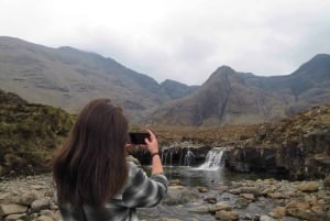 Inverness: 2-tägige Isle of Skye, Fairy Pools & Schlösser Tour