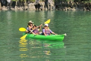 Crucero de 2 días por la Bahía de Lan Ha y Cat Ba con Kayak, Bicicleta y Más