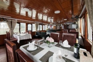 Hanoi: 2-Day Halong Bay Boutique Cruise with Kayaking