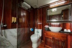 Hanoi: 2-Day Halong Bay Boutique Cruise with Kayaking