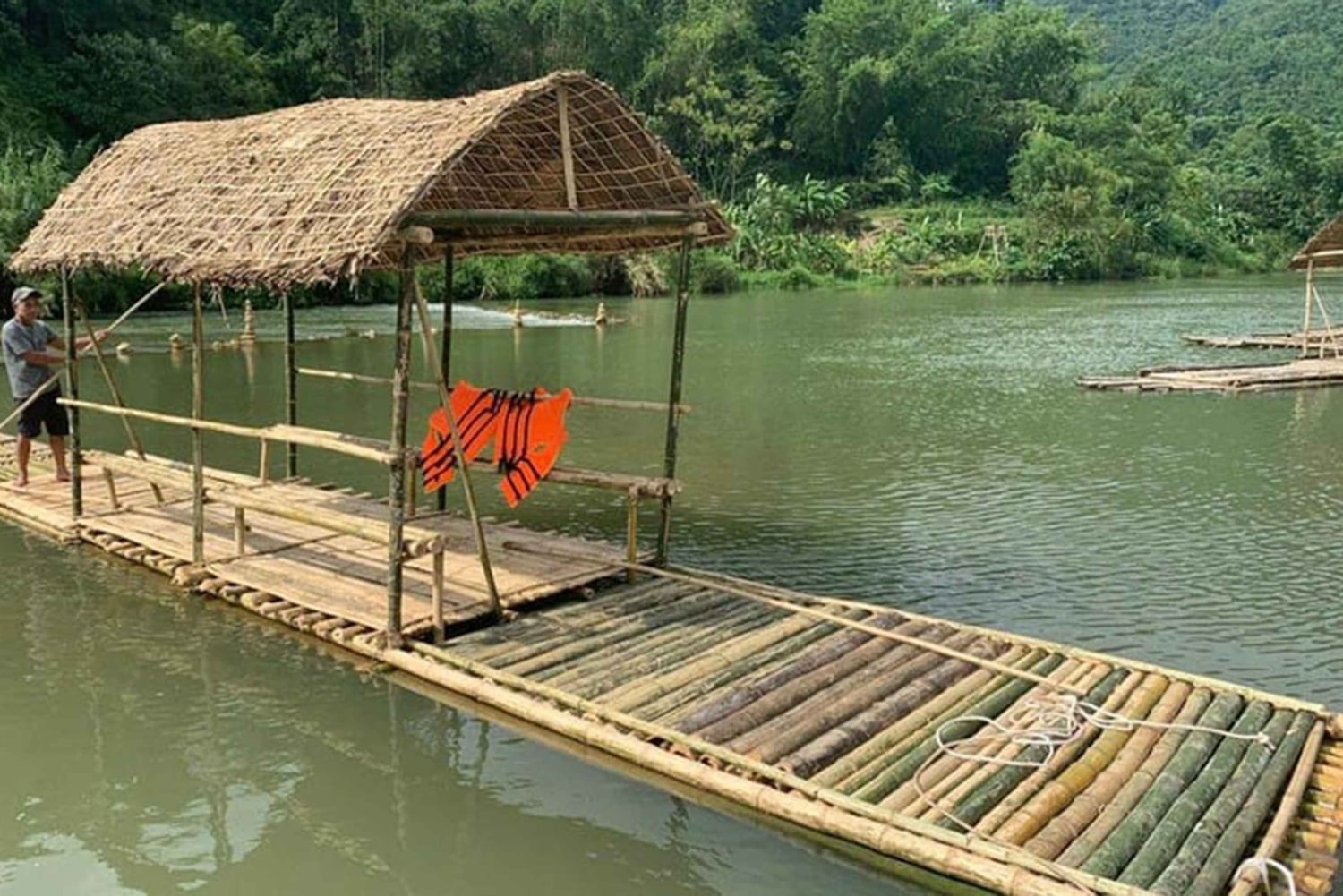 プルオンループでの2日間のトレッキングとホームステイでの宿泊