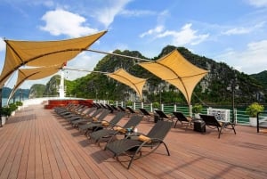 Vanuit Hanoi: Luxe cruise in Ha Long met balkon en bad