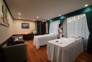 Vanuit Hanoi: Luxe cruise in Ha Long met balkon en bad