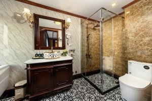 Ha Long Bay Cruise 3D2N med balkonglugar, grotter og øy