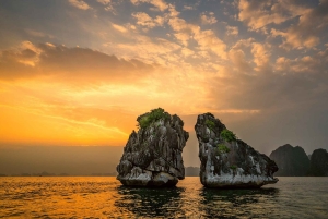 Best verkocht: Ha Long Bay 5-sterren cruise & limousine transfer
