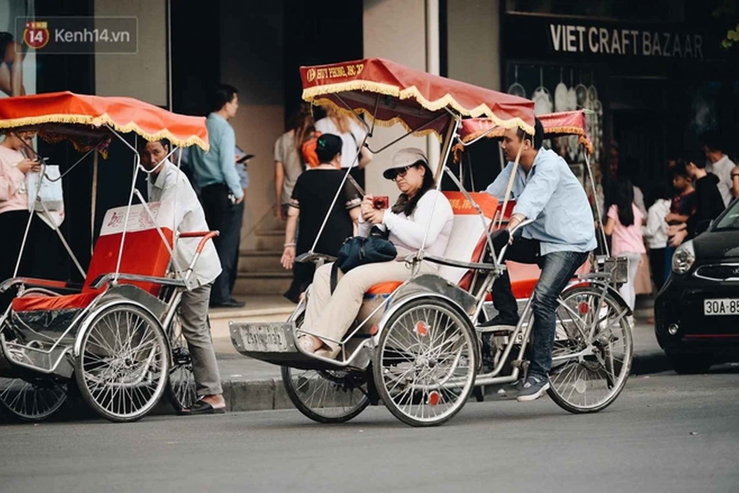 Hanoi: Cyclo the Old Quarter and Egg Coffee Tour