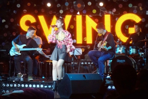 Geniet van Hanoi als een local - Vespa & Street Food Tour by Night