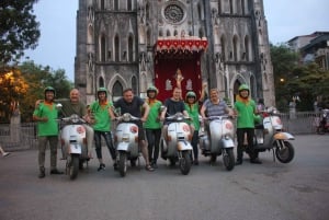 Geniet van Hanoi als een local - Vespa & Street Food Tour by Night