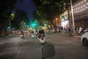 Geniet van Hanoi als een local - Vespa & Street Food Tour by Night