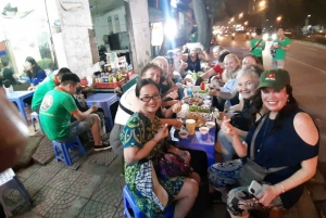 Geniet van Hanoi als een local - Vespa & Street Food Tour by Night