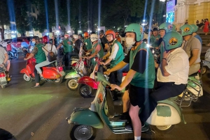 Geniet van Hanoi als een local - Vespa & Street Food Tour by Night