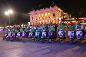 Geniet van Hanoi als een local - Vespa & Street Food Tour by Night