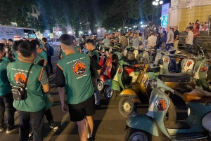 Geniet van Hanoi als een local - Vespa & Street Food Tour by Night