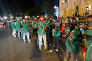 Geniet van Hanoi als een local - Vespa & Street Food Tour by Night