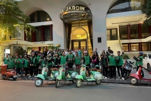 Geniet van Hanoi als een local - Vespa & Street Food Tour by Night