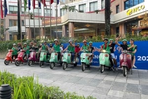 Geniet van Hanoi als een local - Vespa & Street Food Tour by Night