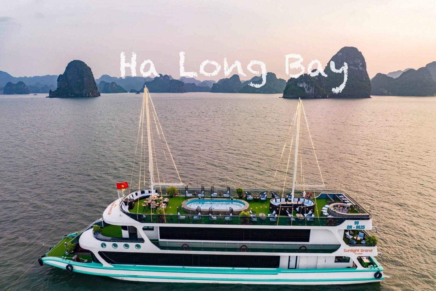 Flucht aus Hanoi: Ha Long Bay Luxus-Ganztags-Kreuzfahrtpakete