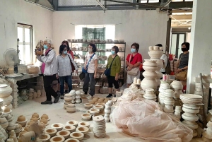 Exploration du village de Bat trang et des usines de céramique / guide région