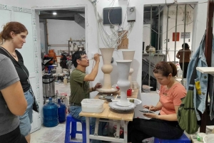 Exploration du village de Bat trang et des usines de céramique / guide région