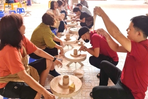 Exploration du village de Bat trang et des usines de céramique / guide région