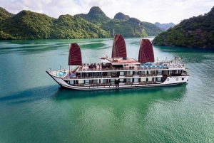 Desde Cat Ba: crucero de lujo de 2 días por la bahía de Lan Ha con comidas incluidas.