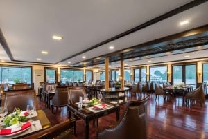 Desde Cat Ba: crucero de lujo de 2 días por la bahía de Lan Ha con comidas incluidas.