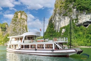 Desde Hanoi/Cat Ba Excursión de un día entero en barco por la bahía de Lan Ha