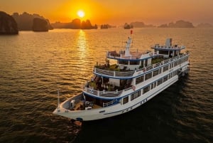Depuis l'île de Cat Ba : Croisière dans la baie de Bai Tu Long 2D/1N Route tranquille
