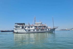 Depuis l'île de Cat Ba : Croisière dans la baie de Bai Tu Long 2D/1N Route tranquille