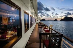 Depuis l'île de Cat Ba : Croisière dans la baie de Bai Tu Long 2D/1N Route tranquille
