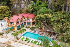 Vida selvagem, caminhada na selva, aventura no Parque Nacional Cuc Phuong