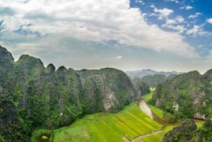 Vida selvagem, caminhada na selva, aventura no Parque Nacional Cuc Phuong
