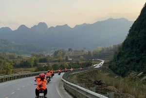 Da Ha Noi: Tour di gruppo CaoBang 2D - Moto con EasyRider