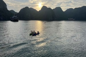 Fra Hanoi: 2-dages Bai Tu Long Bay luksuskrydstogt med jacuzzi