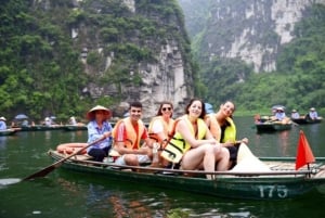 Fra Hanoi: 2-dagers cruise i Ha Long Bay og Ninh Binh UNESCO-tur
