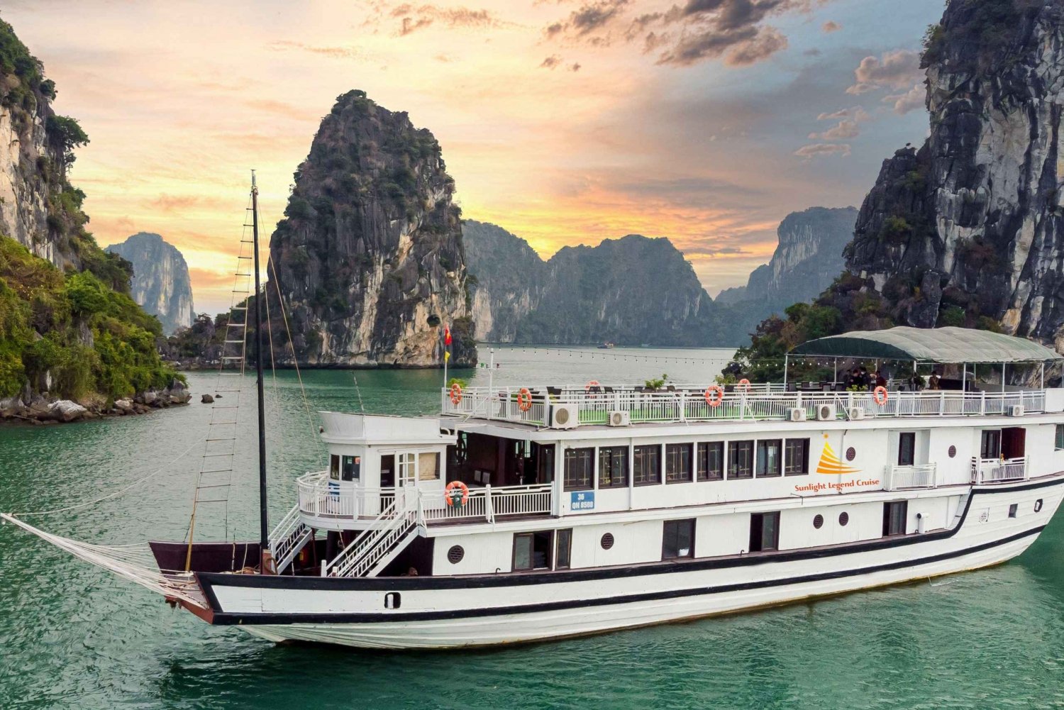 Из Ханоя: 2-дневный роскошный круиз по бухте Халонг с частным балконом