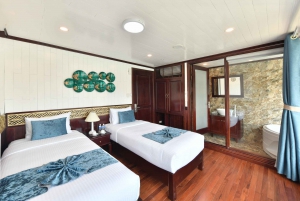 From Hanoi: 2-Day Halong Sapphire Cruise with Balcony Cabin