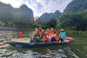 Z Hanoi: 2-dniowa wycieczka do Ninh Binh z zakwaterowaniem i posiłkami