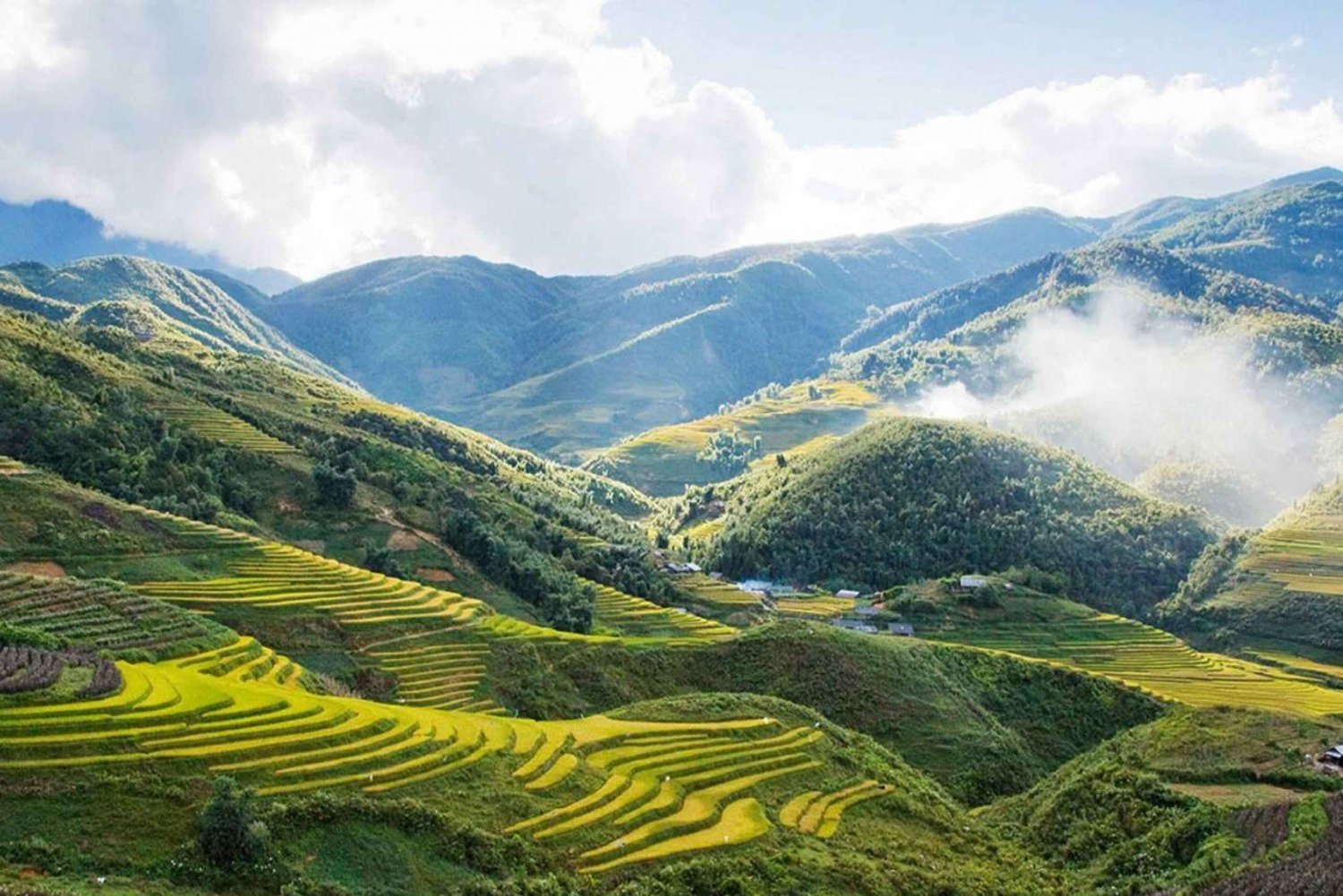 Desde Hanoi: tour de 2 días en limusina por Sapa con alojamiento