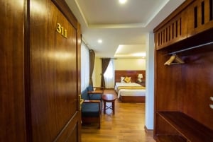 From Hanoi: 2-Day Overnight Sapa Tour by Limousine