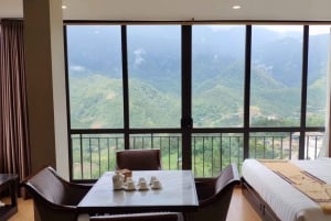 From Hanoi: 2-Day Overnight Sapa Tour by Limousine