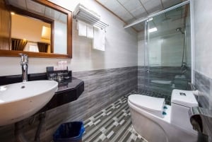 From Hanoi: 2-Day Overnight Sapa Tour by Limousine