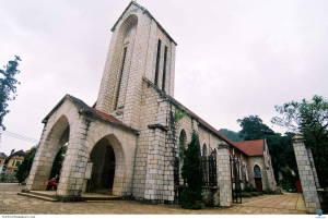 From Hanoi: 2-Day Sapa Limo Bus Tour & Fansipan Peak Visit